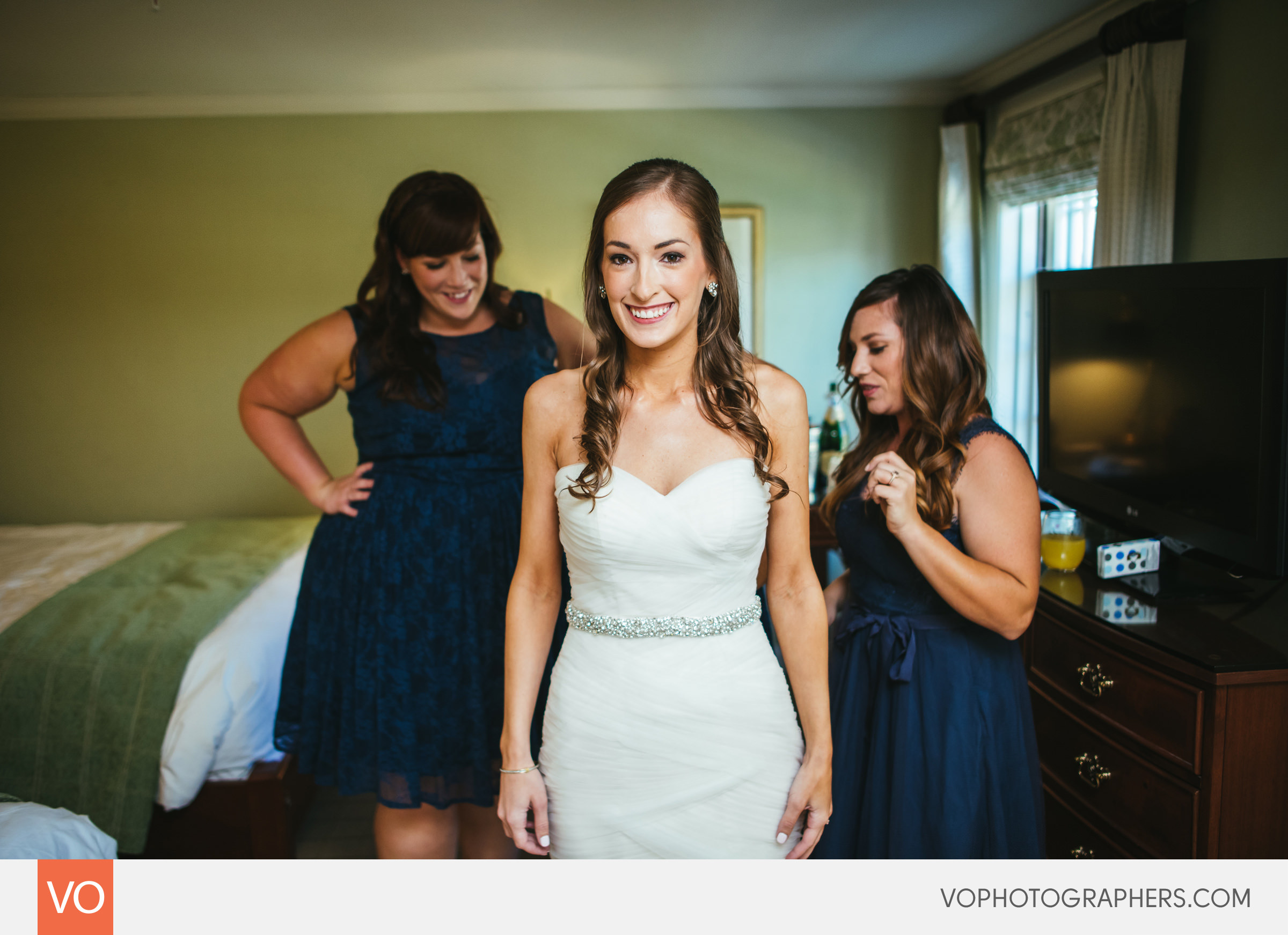 red-barns-hampshire-college-wedding-0003
