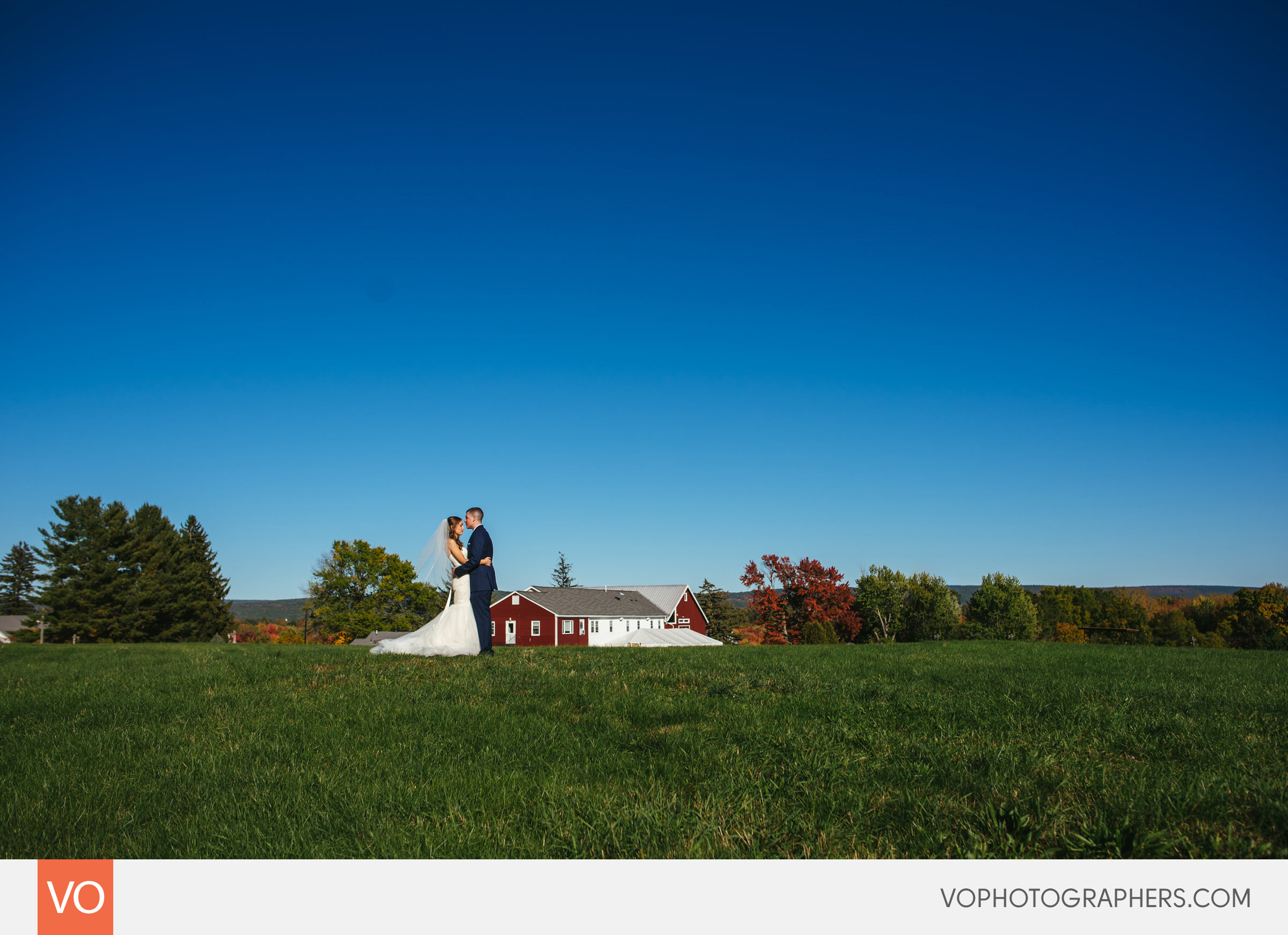 red-barns-hampshire-college-wedding-0013